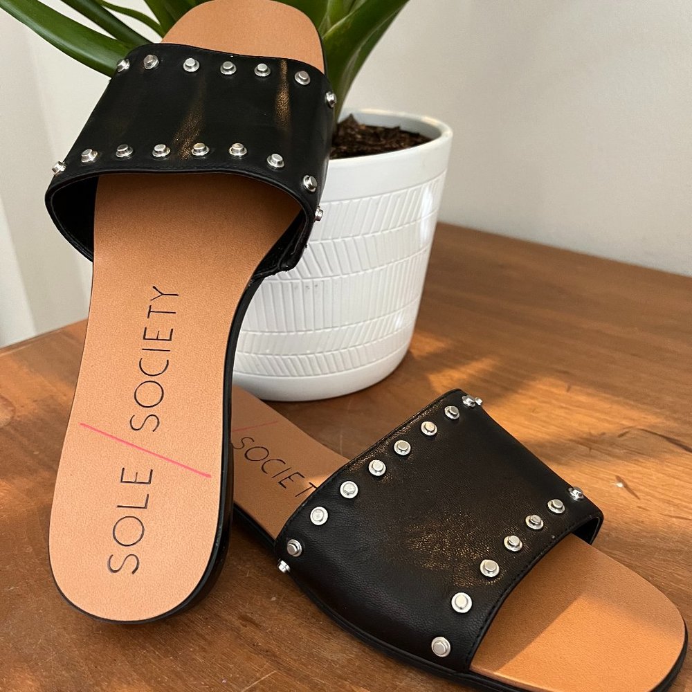 Sole Society Black Flat Sandal Sz  7.5/38 NEW